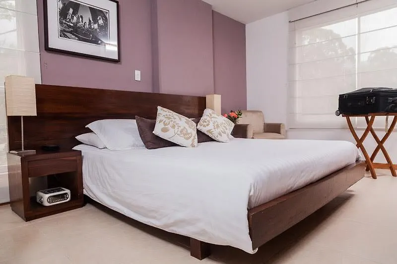 Cyan Suites Apartamentos Medellin 4*,